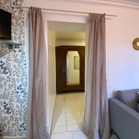 B Apartment Nimes